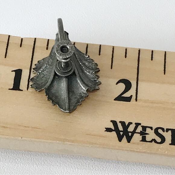 Antique Sterling Silver Botanical Lilly Flower Design Screw Back Earrings - Picture 14 of 14